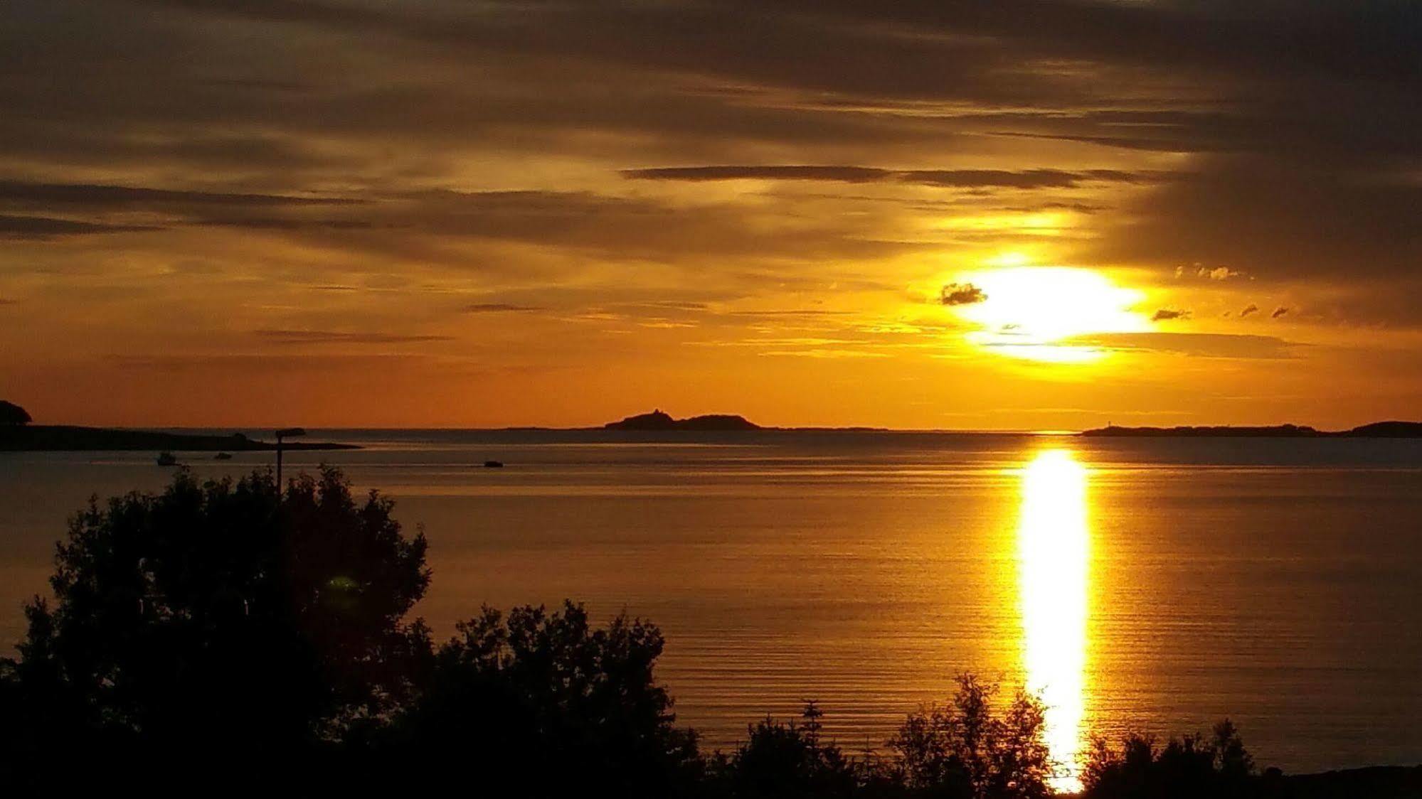 Aalesund Airport Hotel Ytterland Buitenkant foto