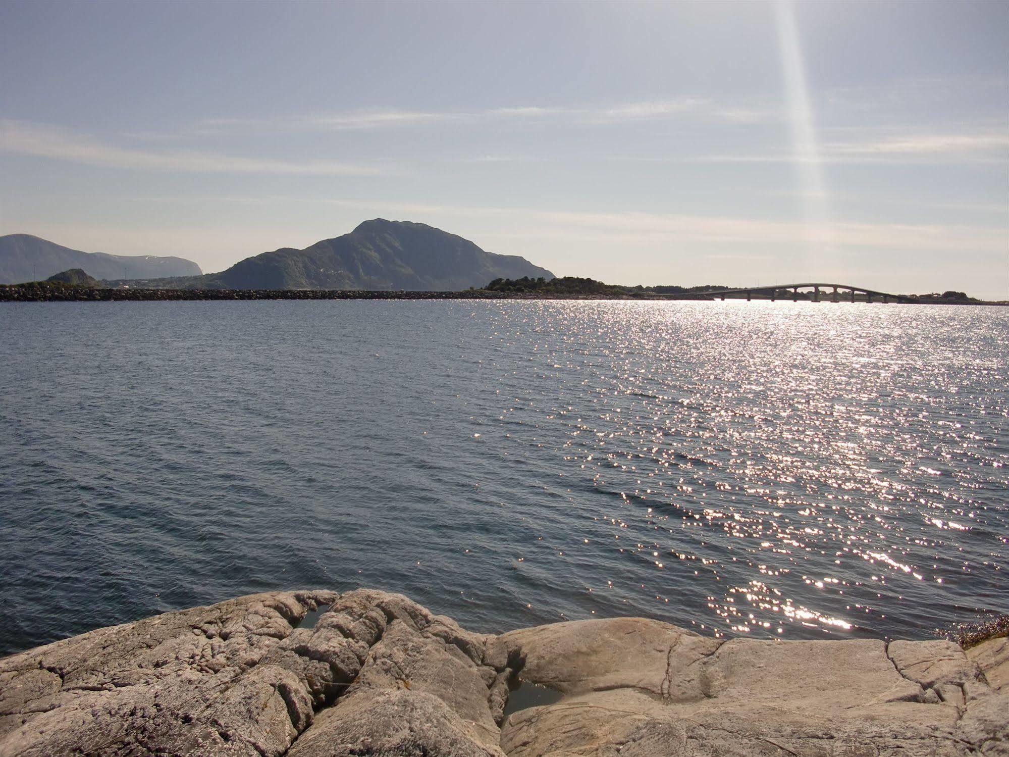 Aalesund Airport Hotel Ytterland Buitenkant foto